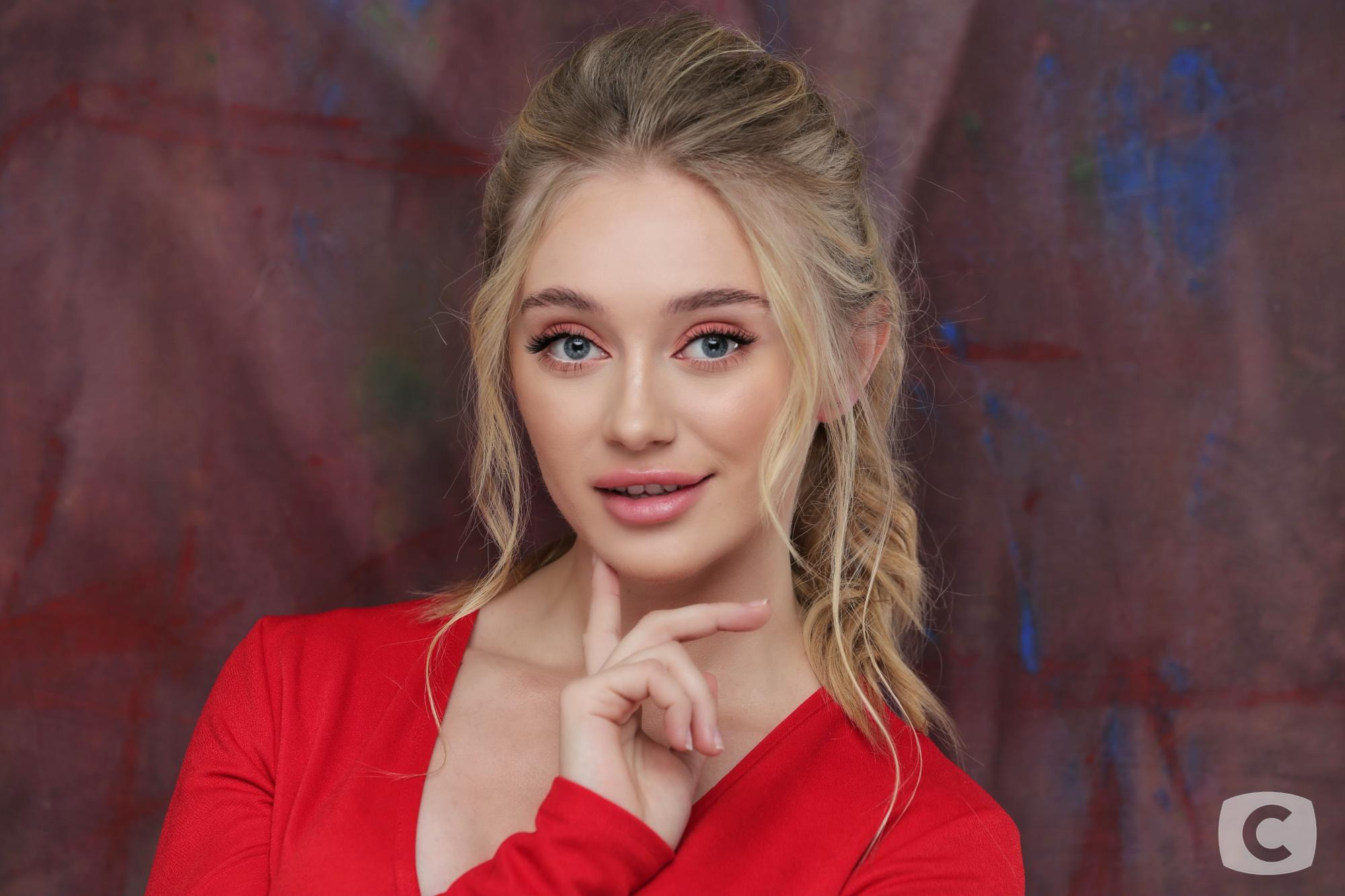 Красивий прес - легко: найспортивніша учасниця "Холостяка" розповіла про користь вакууму